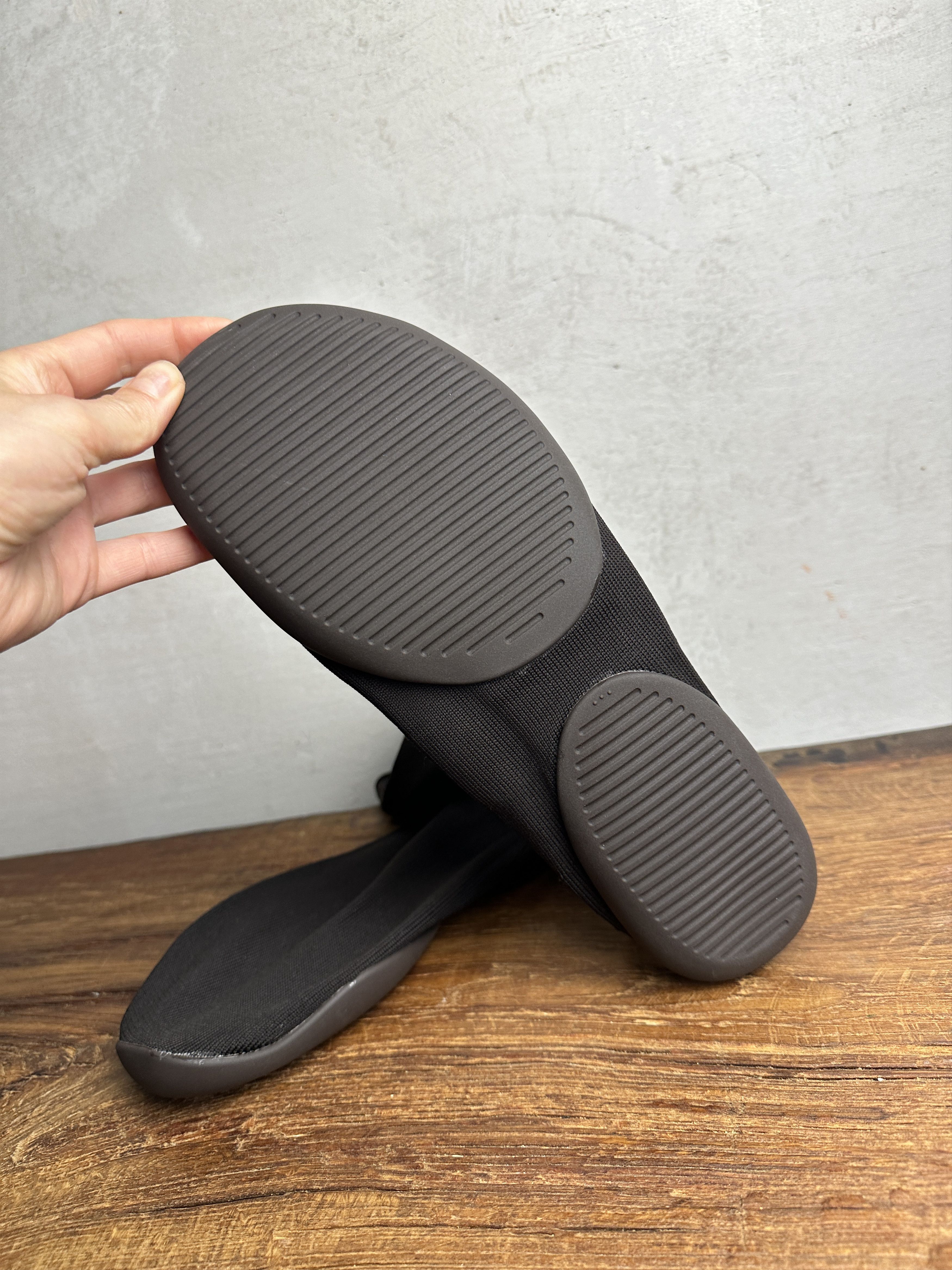 Yeezy Yeezy Pods Size 3 Size US 11 / EU 44 - 4 Thumbnail
