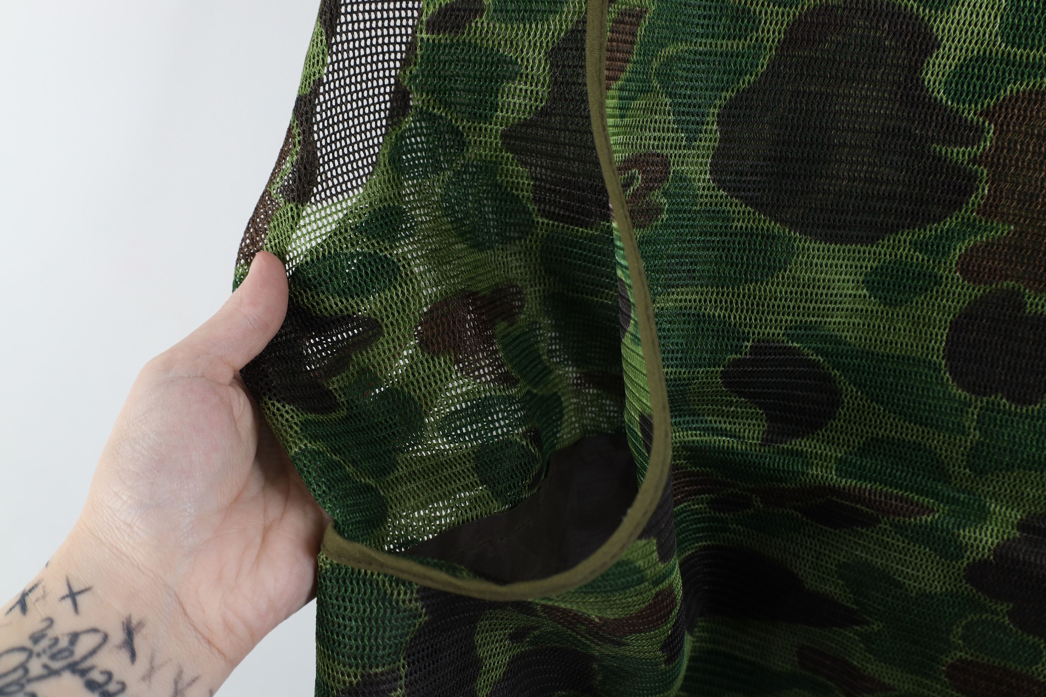 Vintage Vintage 70s Streetwear Camouflage Mesh Hunting Vest Jacket Size US L / EU 52-54 / 3 - 11 Thumbnail