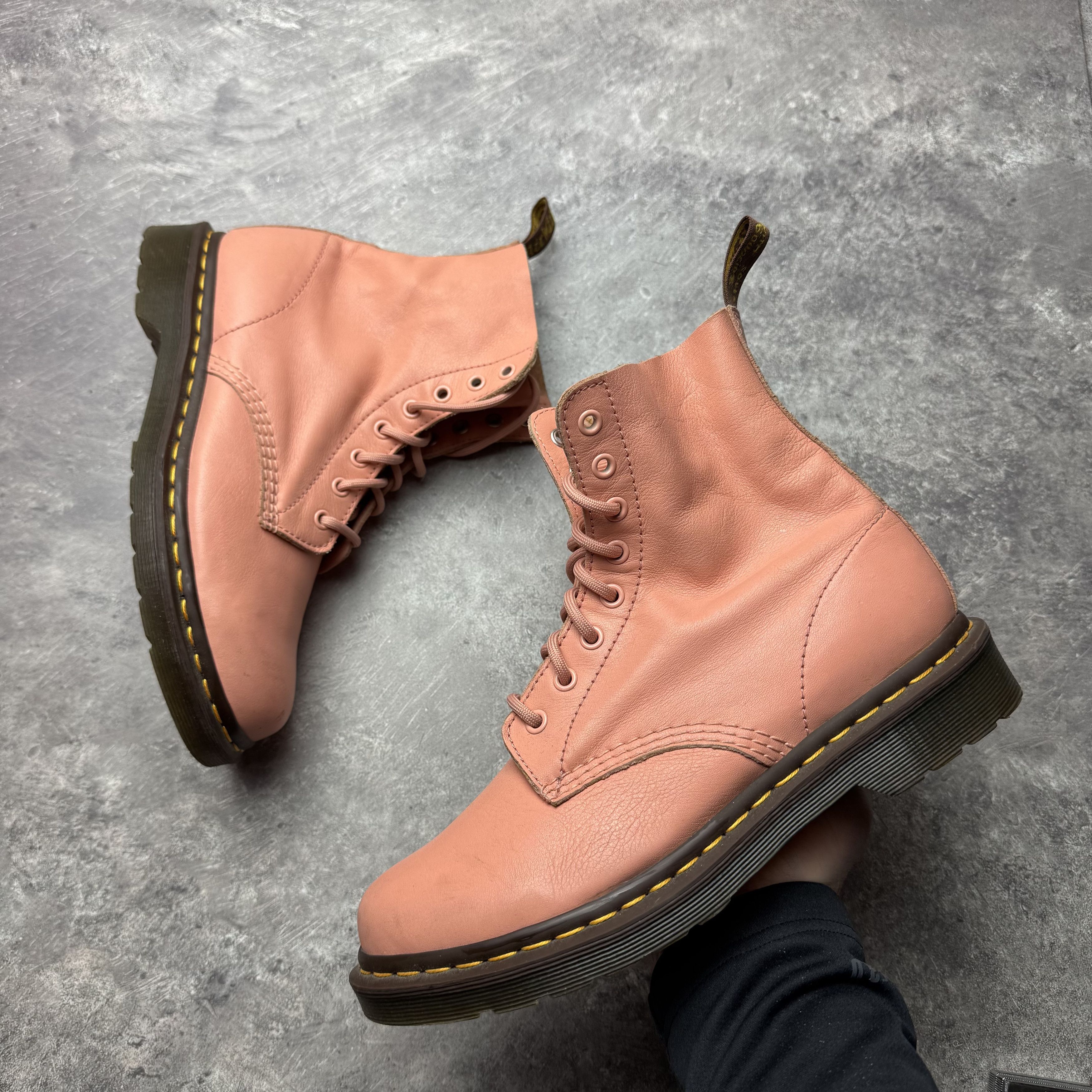 Dr. Martens Dr. Martens 1460. us 9 41 Size US 9 / IT 39 - 1 Thumbnail