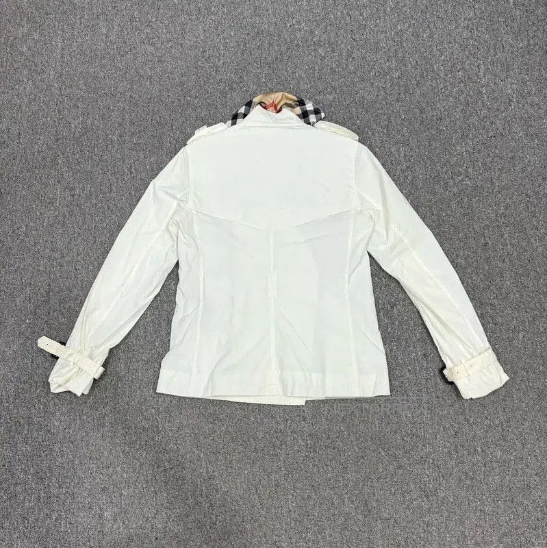Burberry Burberry White Polyester Women's Jacket. Size S / US 4 / IT 40 - 2 Thumbnail
