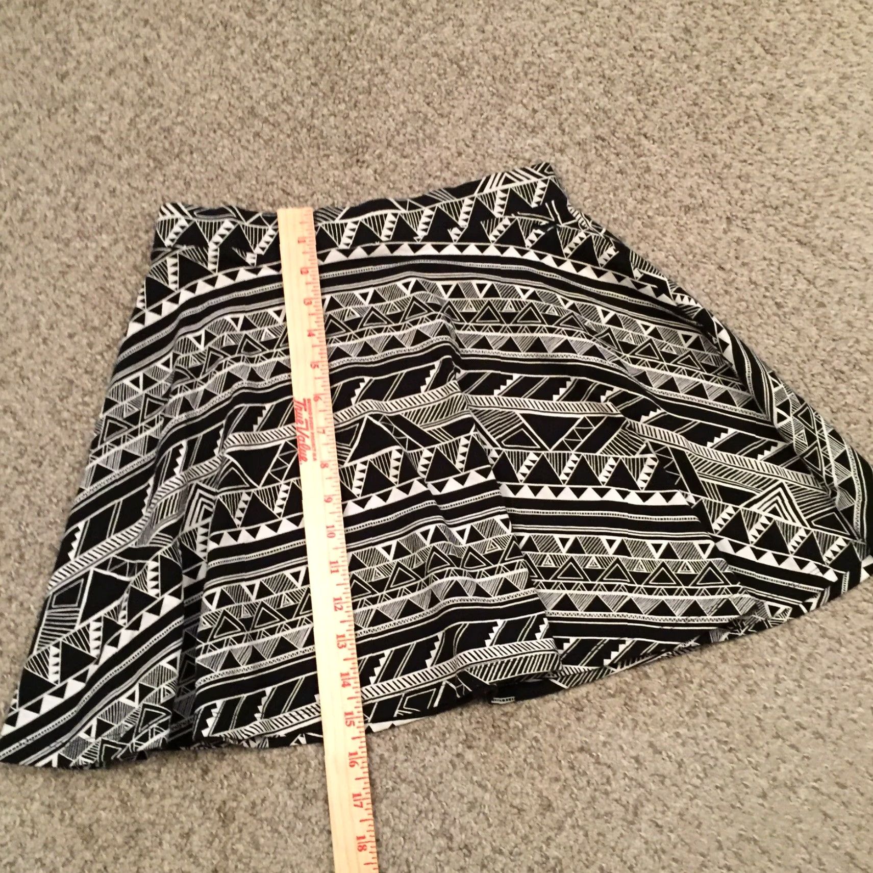 Victoria's Secret Victoria's Secret Skirt Short Black Geometric Pull On Unlined Flare S Women Size 28" / US 6 / IT 42 - 5 Thumbnail