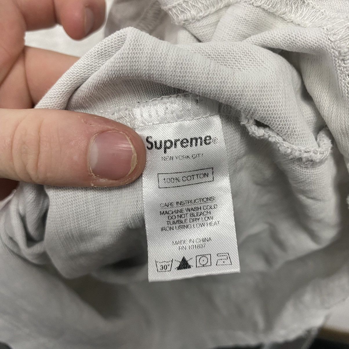 Supreme Supreme T-Shirt torn big logo Size US M / EU 48-50 / 2 - 6 Thumbnail