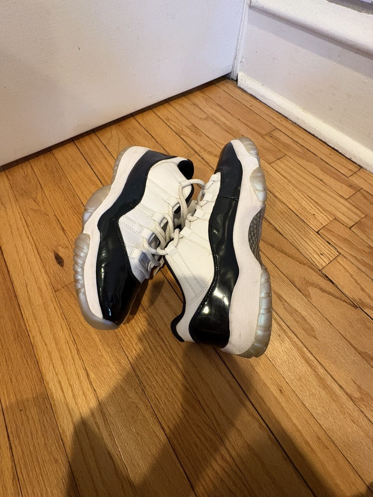 Jordan Brand Jordan 11 Emerald Size US 10.5 / EU 43-44 - 3 Thumbnail
