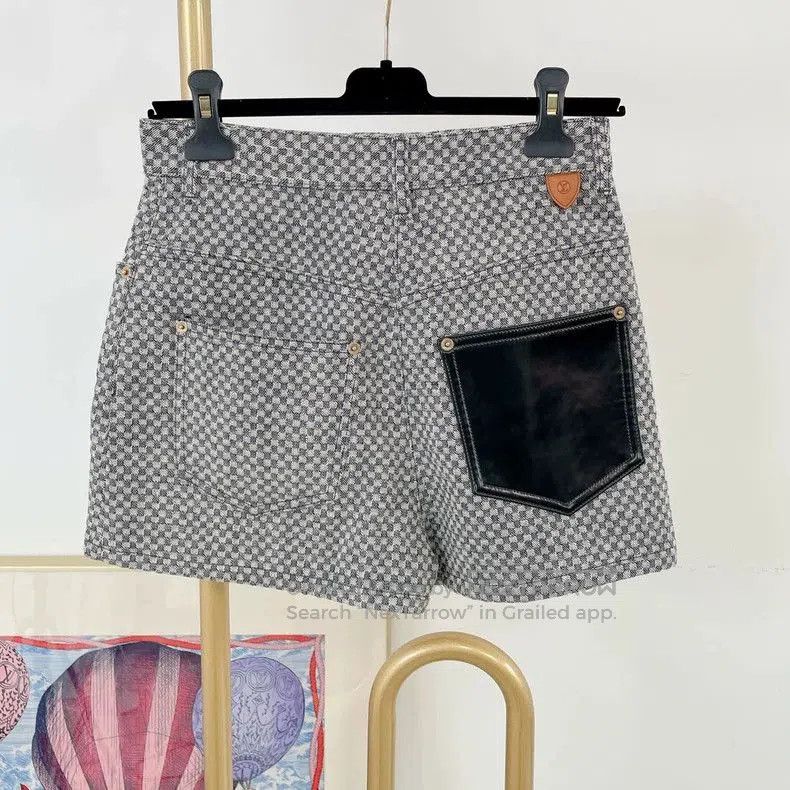 Louis Vuitton Louis Vuitton Checkered Shorts 36. Size US 36 / EU 52 - 3 Thumbnail