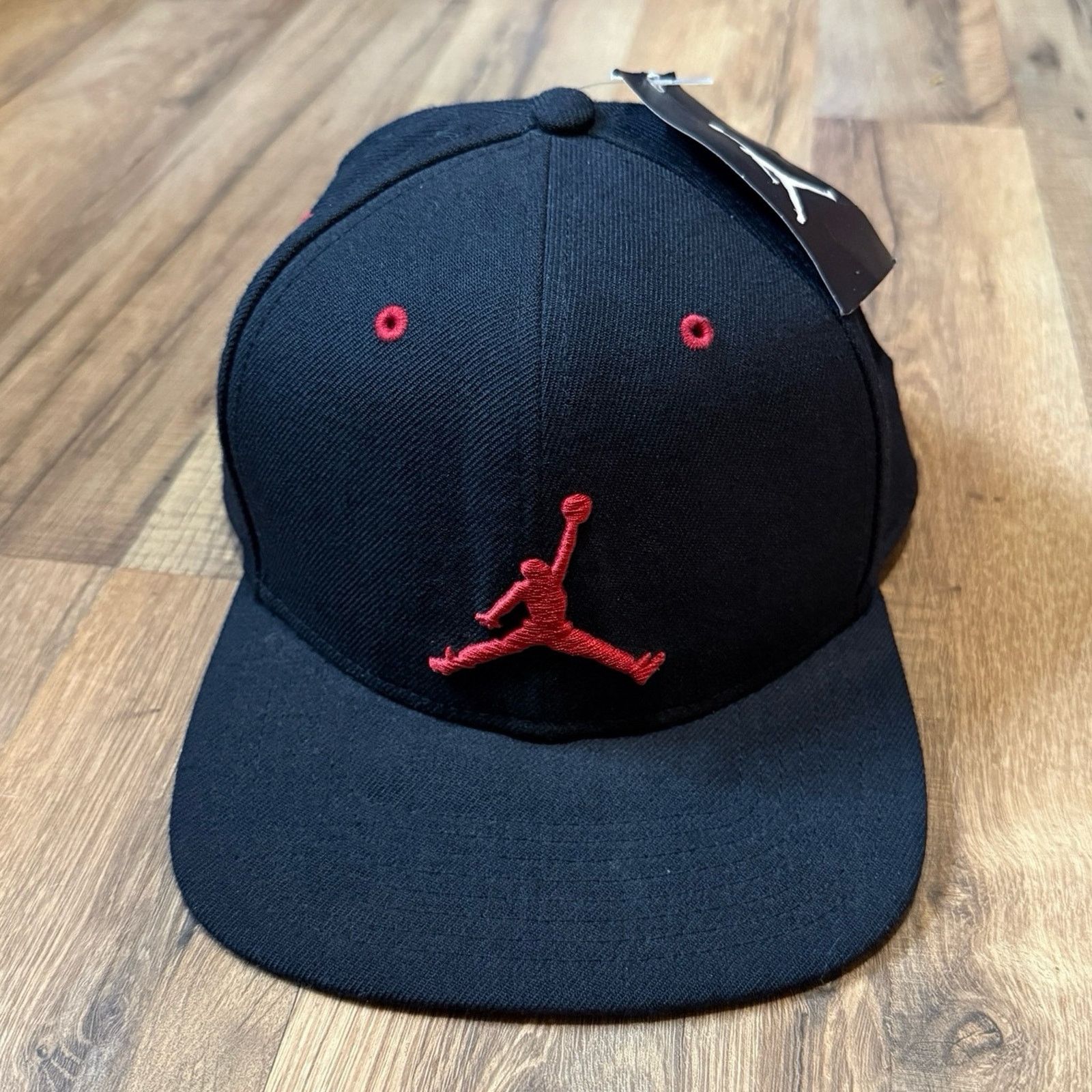 Jordan Brand 2015 Air Jordan Bred Snapback Hat Size ONE SIZE - 1 Thumbnail