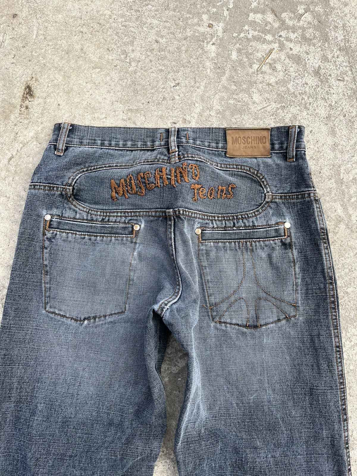 Japanese Brand × Moschino Moschino Vintage Big Logo Faded Distressed Denim Jeans Y2K Size US 30 / EU 46 - 2 Thumbnail
