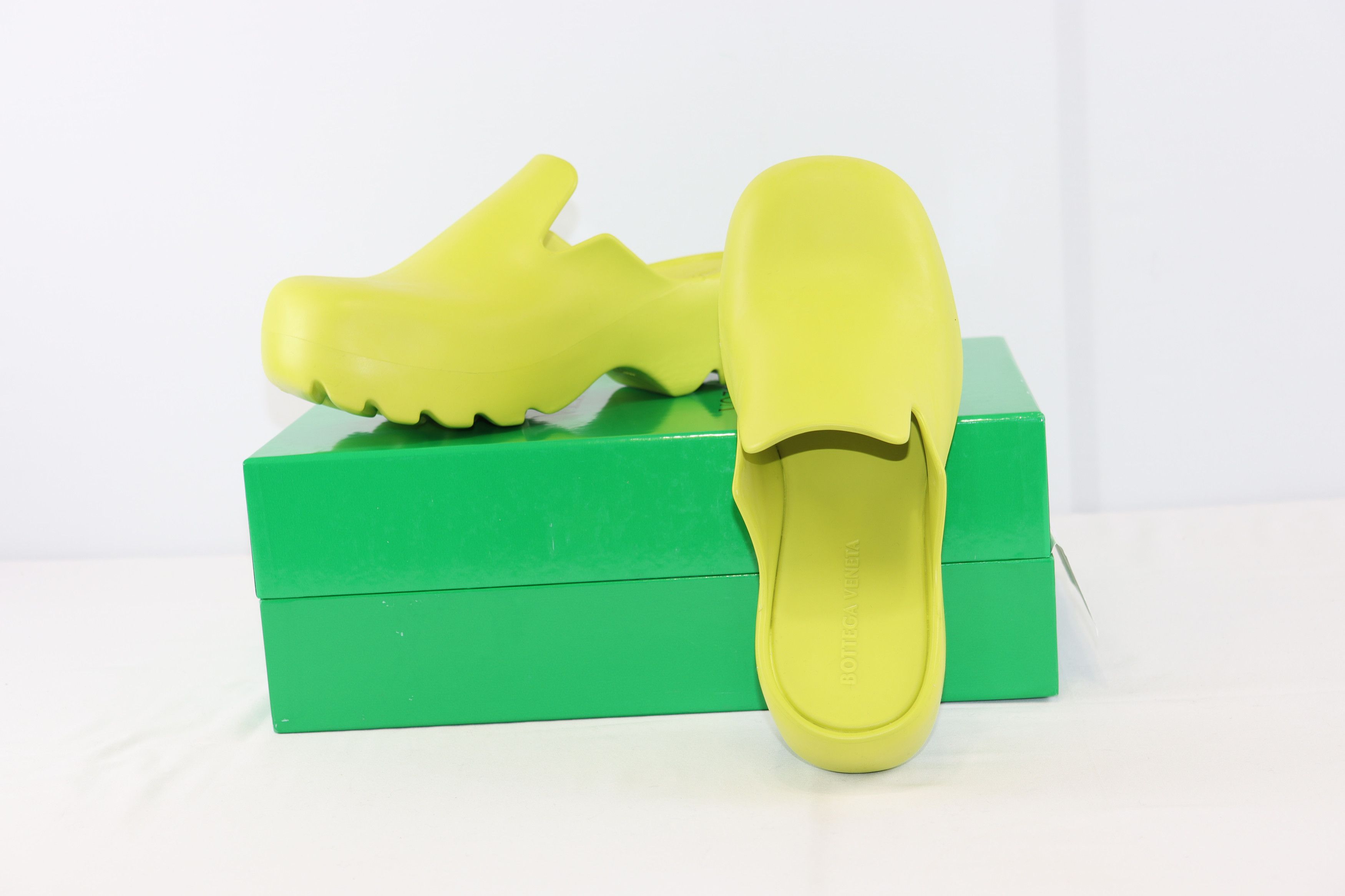Bottega Veneta o1rshd1 Flash Slipper Rubber in Yellow Size US 10 / EU 43 - 13 Thumbnail