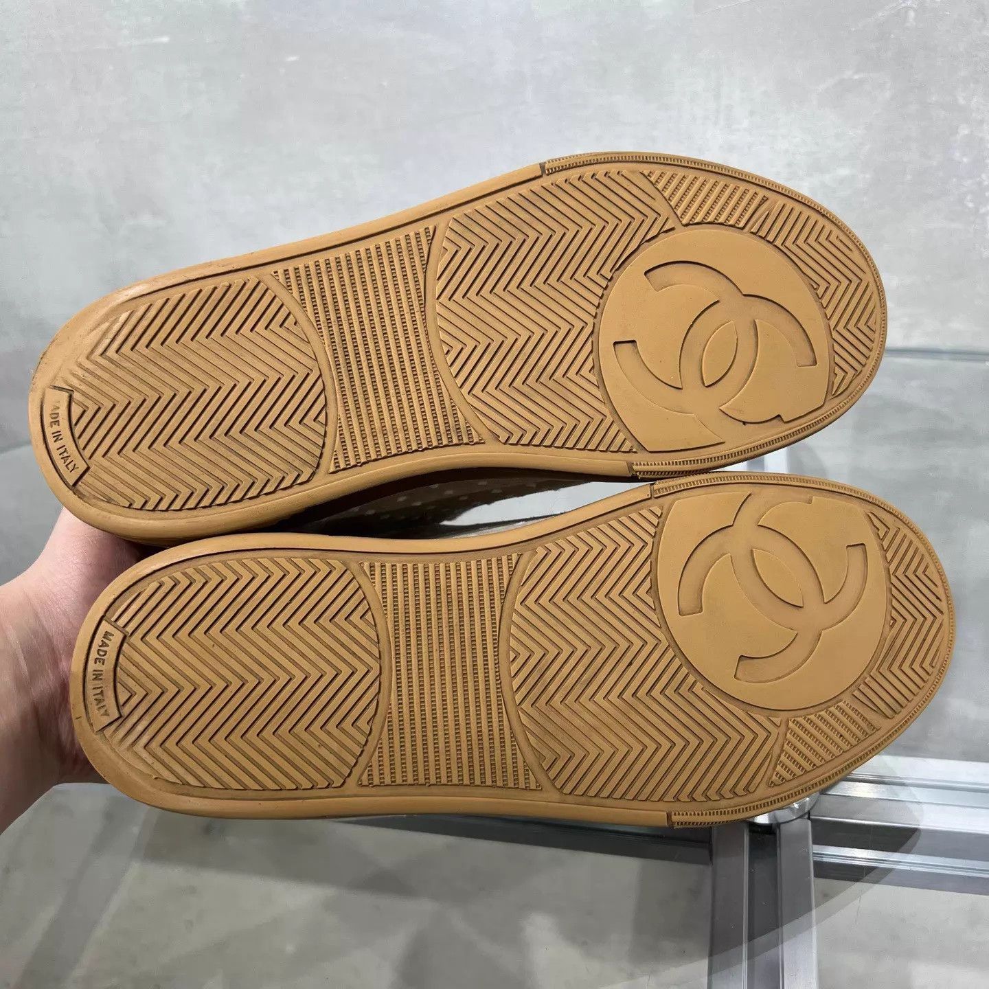 Chanel Chanel khaki suede sneakers EU 36.5 Size US 6 / IT 36 - 7 Thumbnail