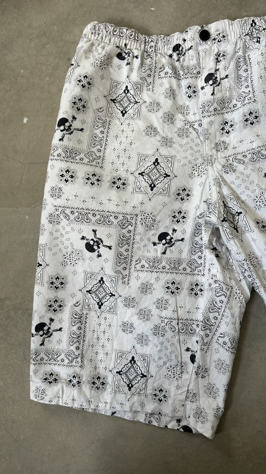 Vintage VINTAGE BANDANA SKULL SHORT PANT Size US 40 / EU 56 - 2 Thumbnail