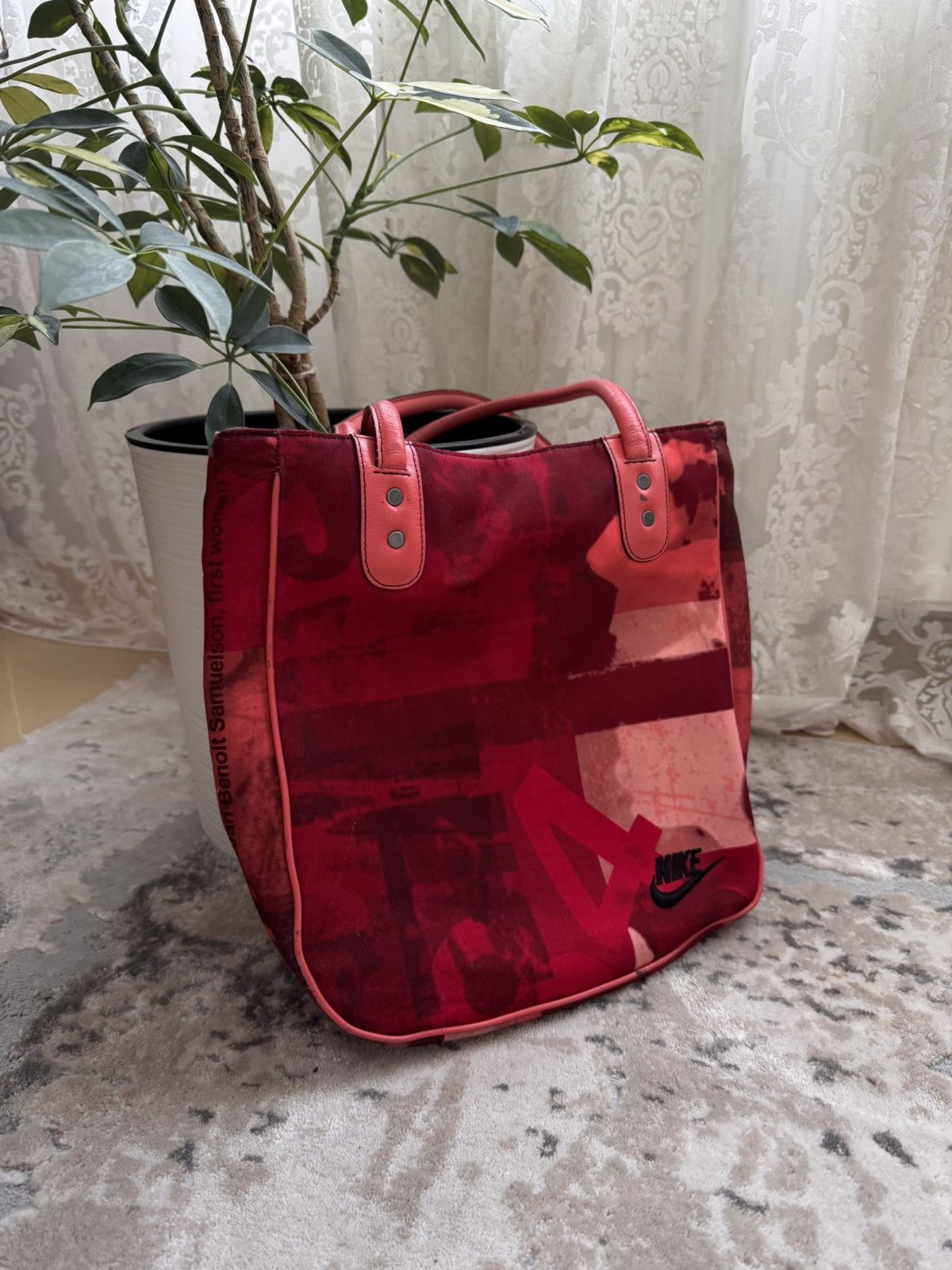 Nike Vintage Nike Bag Red Art Print Limited Canvas Shoulder Bag Size ONE SIZE - 1 Thumbnail