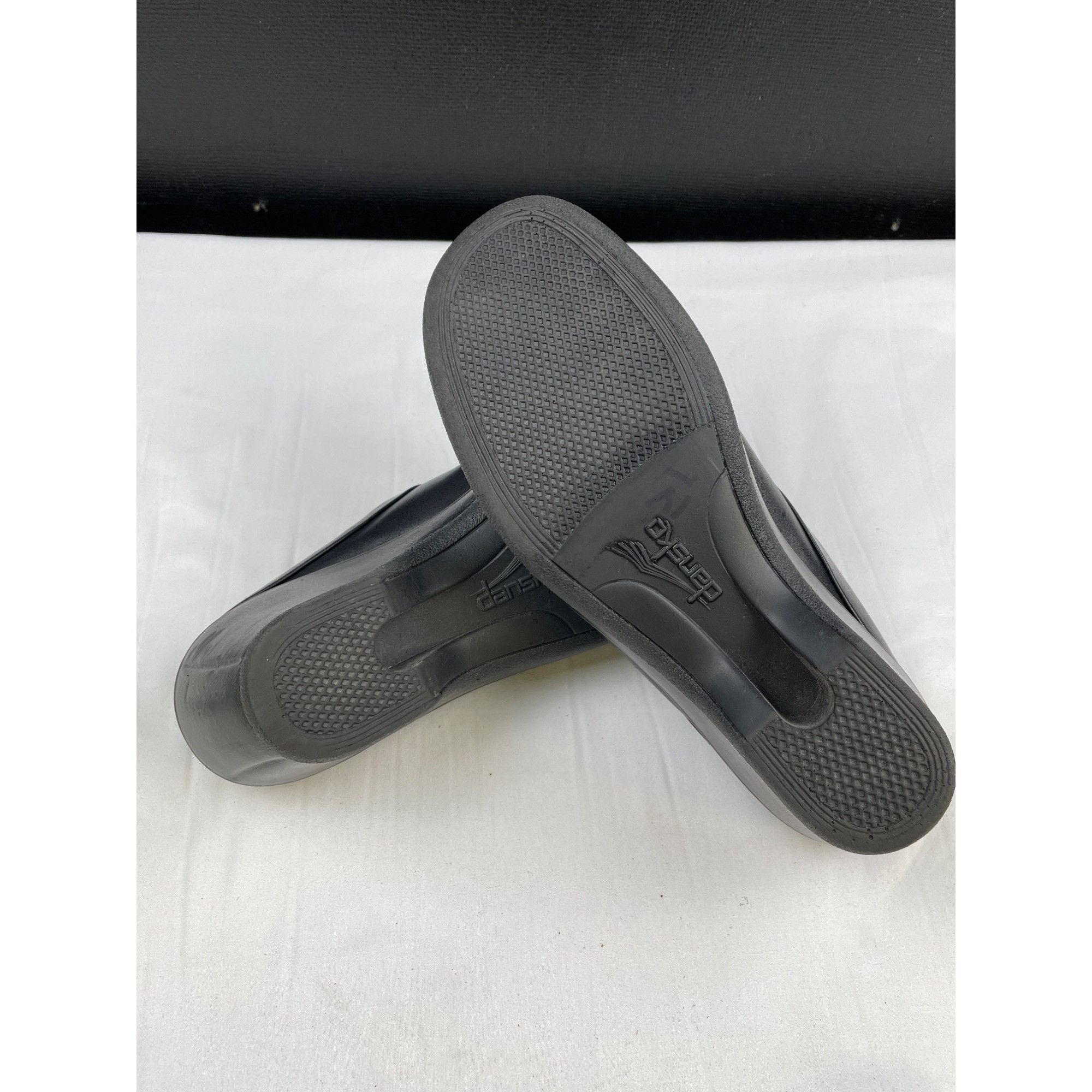 Dansko Dansko Women's Black Leather Clogs/ Shoes/ Slip On Size 41-9 Size US 9.5 / IT 39.5 - 7 Thumbnail