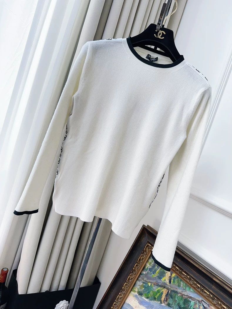 Chanel Chanel Logo on both sides white black border round neck lo Size S / US 4 / IT 40 - 1 Thumbnail