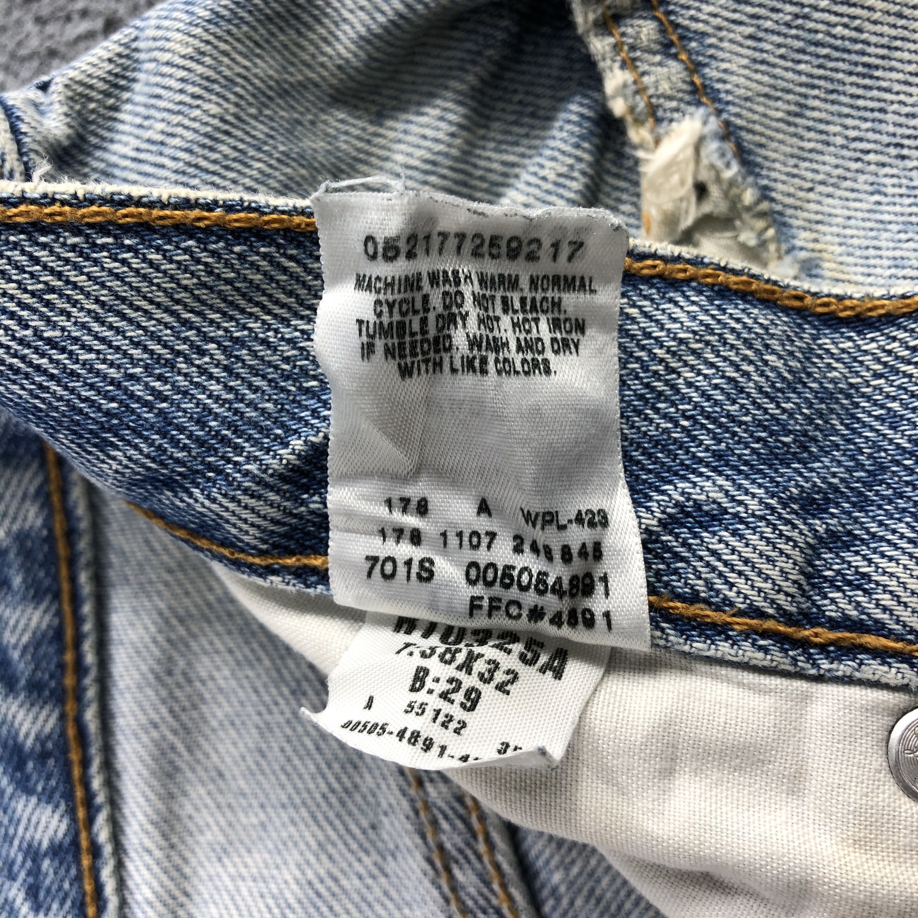Levi's Vintage Light Wash Levis 505 Jeans-J1490 Size US 39 - 13 Thumbnail