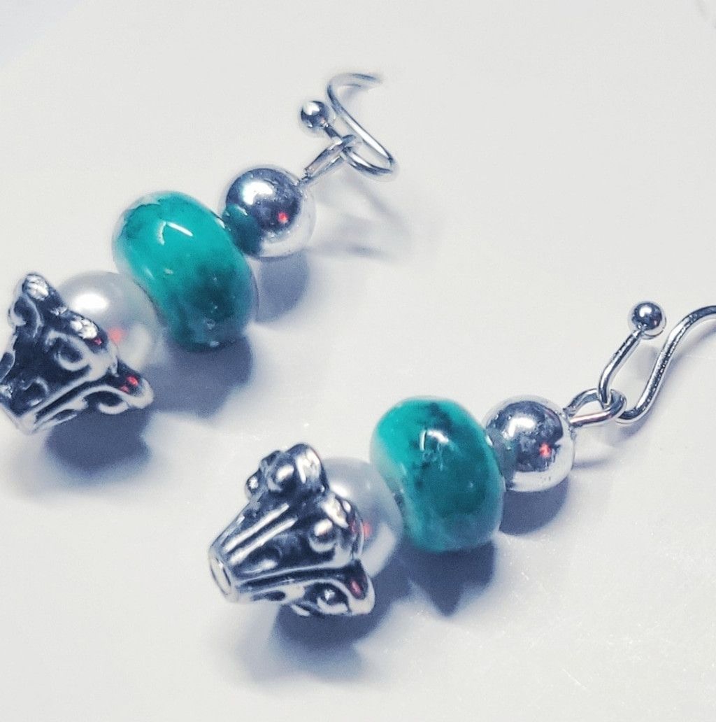 Handmade Green Glass Bead Tulip Dangle Earrings Size ONE SIZE - 1 Thumbnail