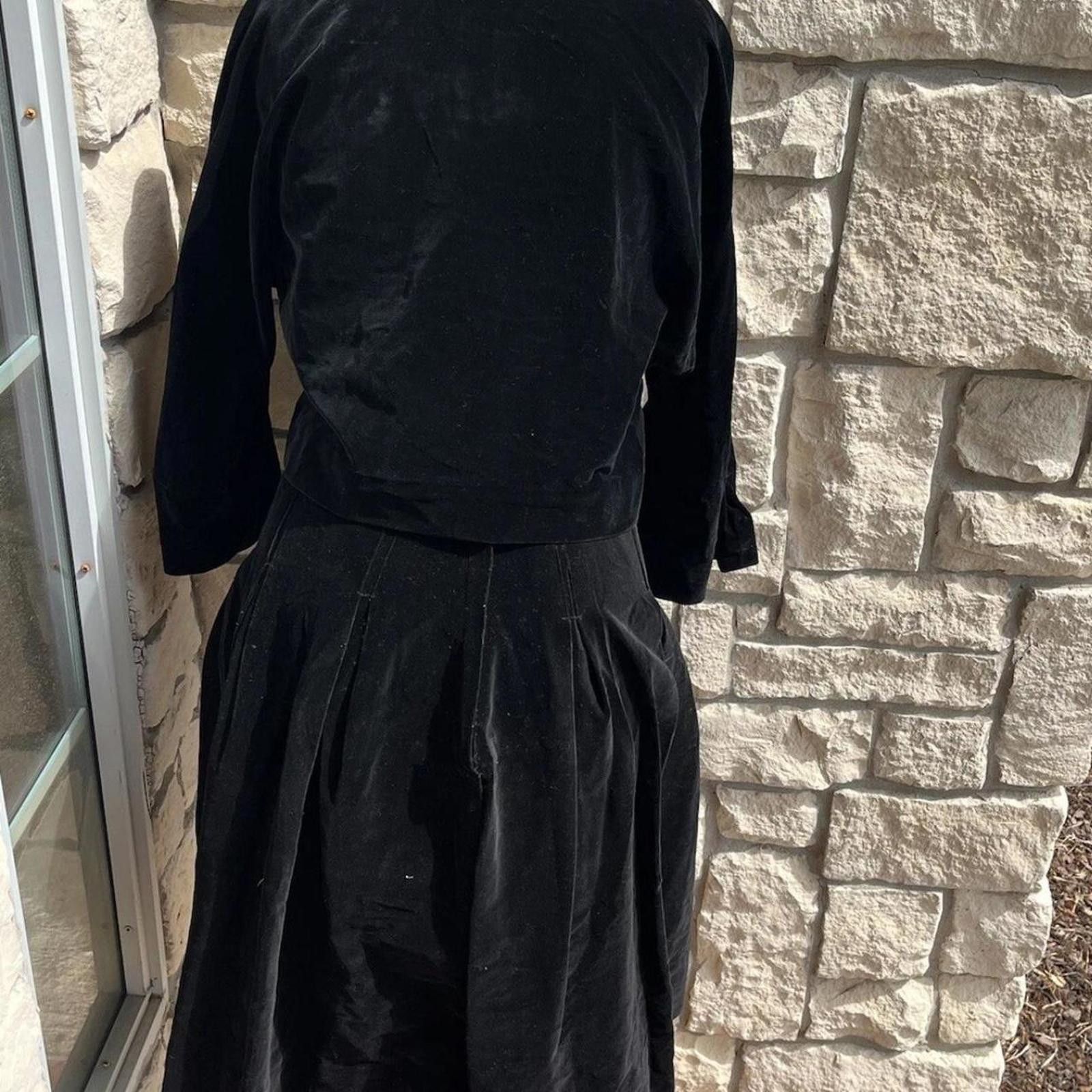 Other Black velvet skirt sets #goth #whimsygoth vintage small Size S / US 4 / IT 40 - 2 Thumbnail