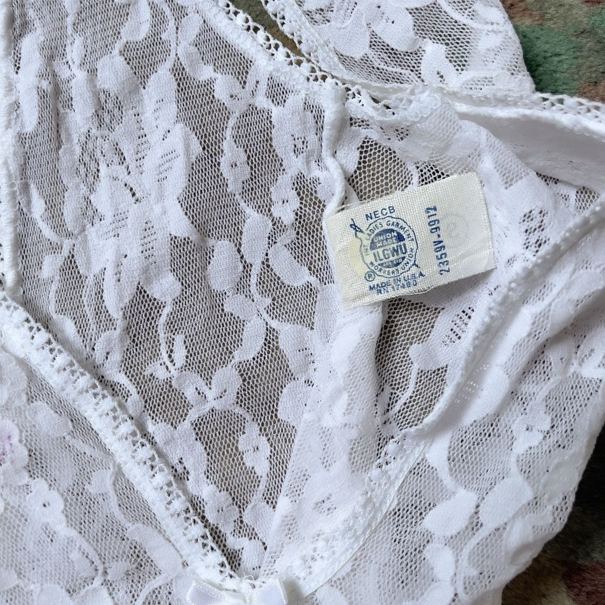 Victoria's Secret Victoria’s Secret 1980s Sheer White Lace Bodysuit (XS–S) Size S / US 4 / IT 40 - 10 Thumbnail