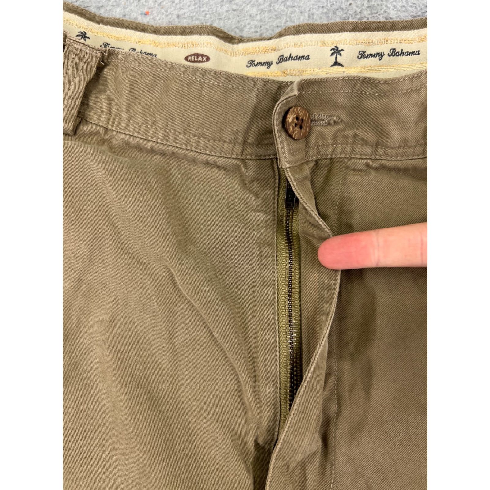 Tommy Bahama Tommy Bahama Shorts Men Bermuda 38 Beige Pleated Tencel Blend -- Golf Golfer Casual Adult Regular Size US 38 / EU 54 - 6 Thumbnail