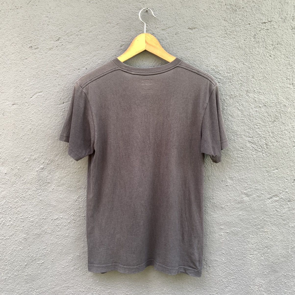 Uniqlo Thrashed Faded One Piece X Uniqlo Tee Size US S / EU 44-46 / 1 - 3 Thumbnail
