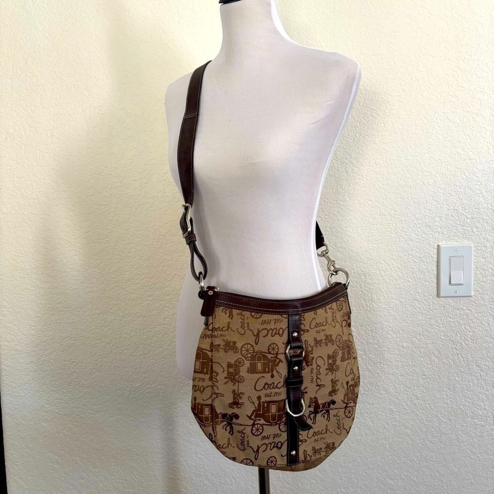 Coach Coach Signature Chelsea Horse & Carriage Crossbody Bag - Size ONE SIZE - 1 Thumbnail