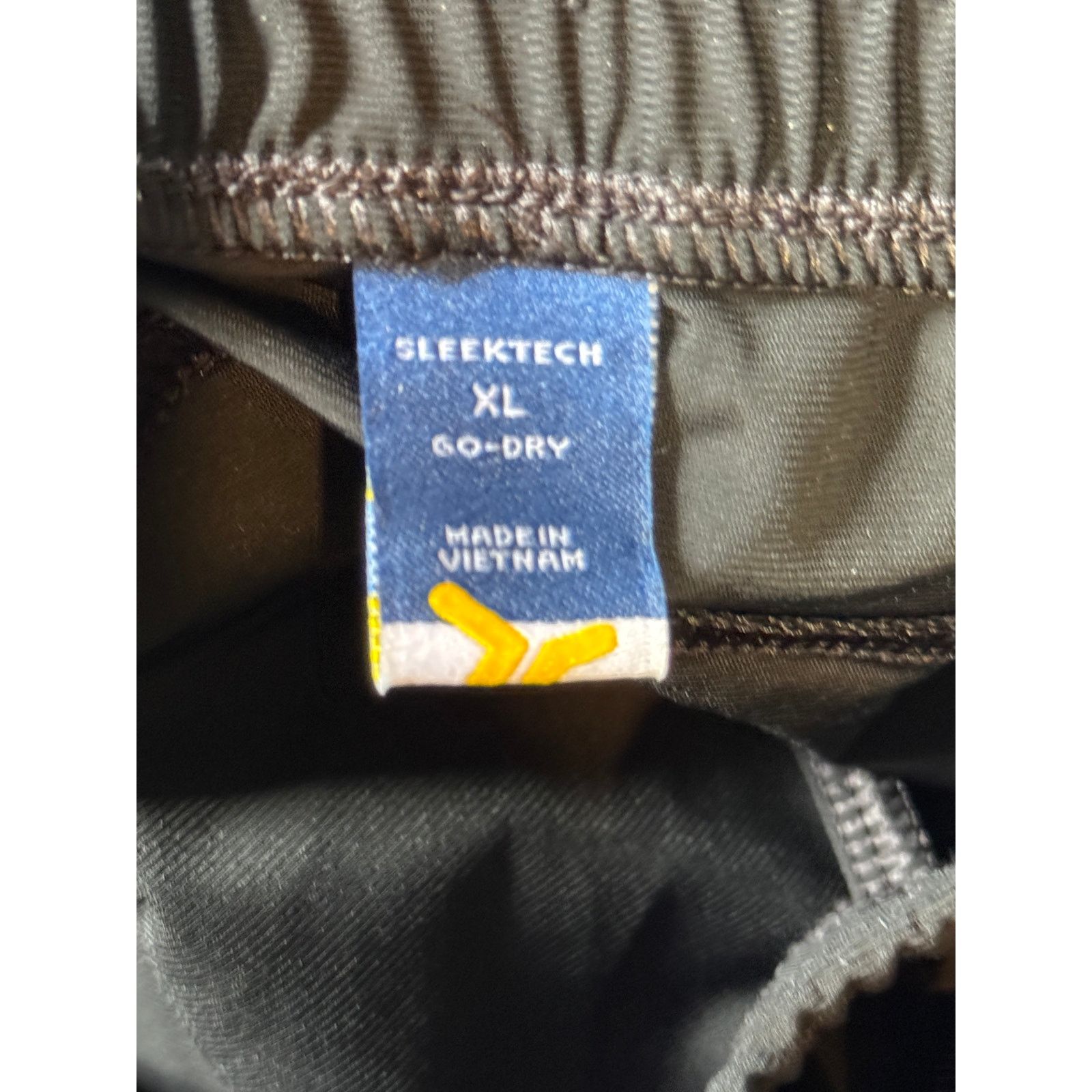 Old Navy Old Navy Sleektech 4 Way Stretch Black Size XL Size 38" / US 16 / IT 52 - 7 Thumbnail