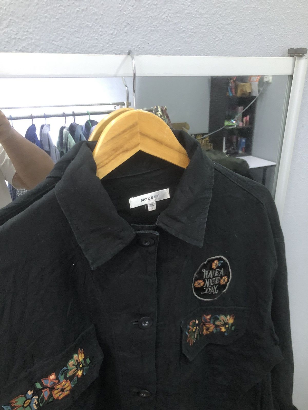 MOUSSY Moussy Black Embroidered Button Up Shirt Size US S / EU 44-46 / 1 - 4 Thumbnail