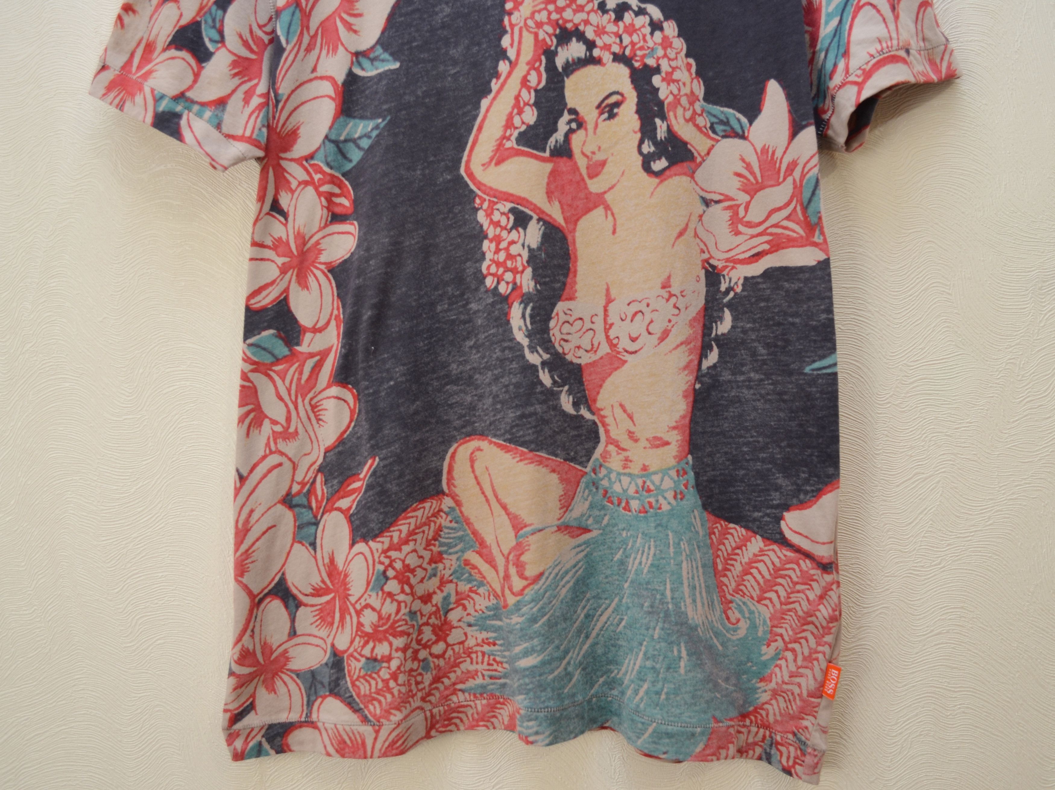 Designer × Hugo Boss Hugo Boss Tropical Floral Carribean Abstract Print t shirt Size US M / EU 48-50 / 2 - 3 Thumbnail