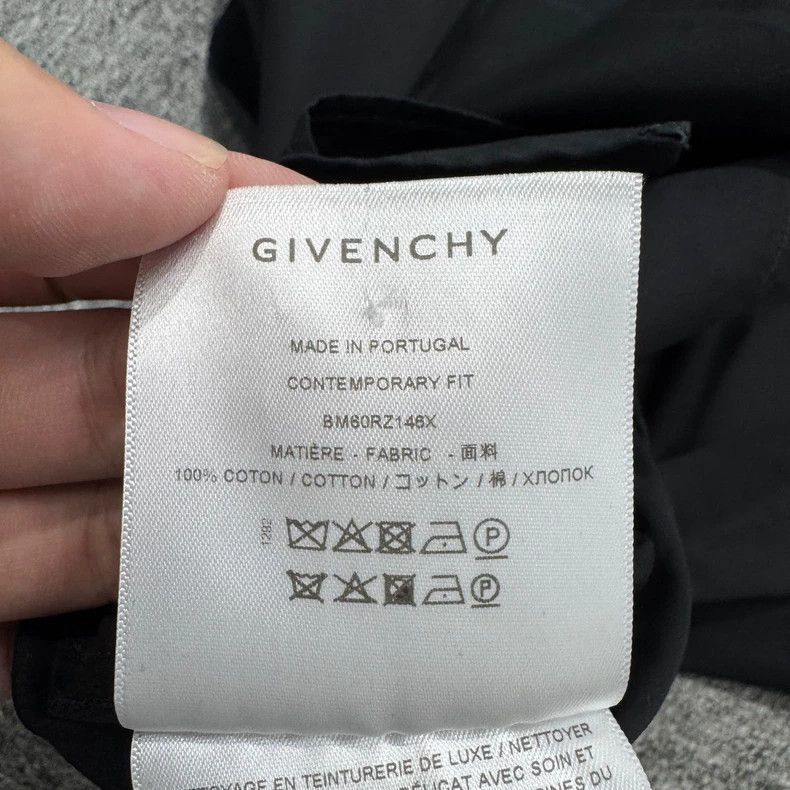 Givenchy Givenchy Demonstration Lock扣 Long Sleeve Shirt Size US XS / EU 42 / 0 - 6 Thumbnail