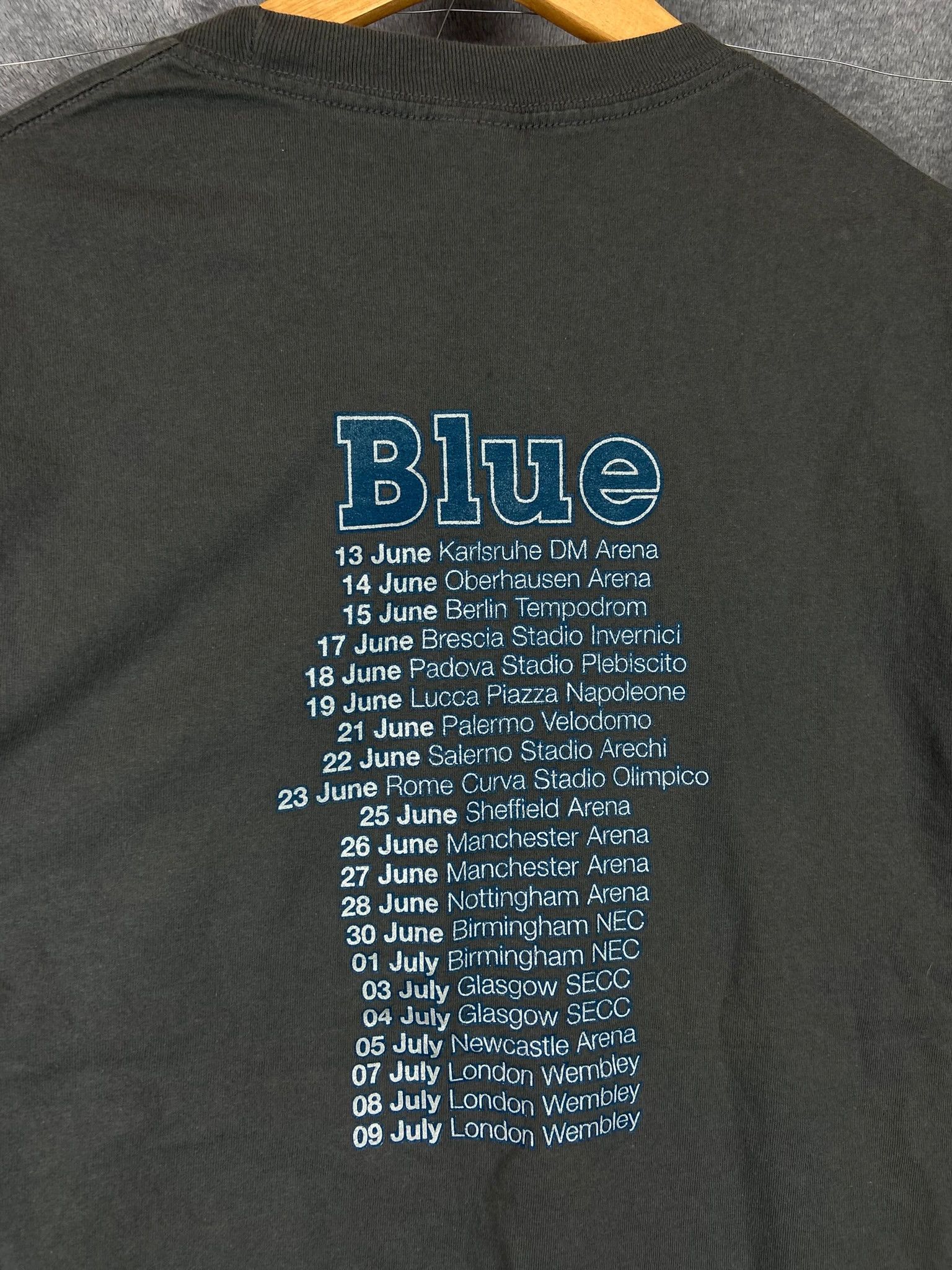 Vintage Vintage 2005 Blue Band Tour Tee AAA L Concert Graphic Size US L / EU 52-54 / 3 - 5 Thumbnail