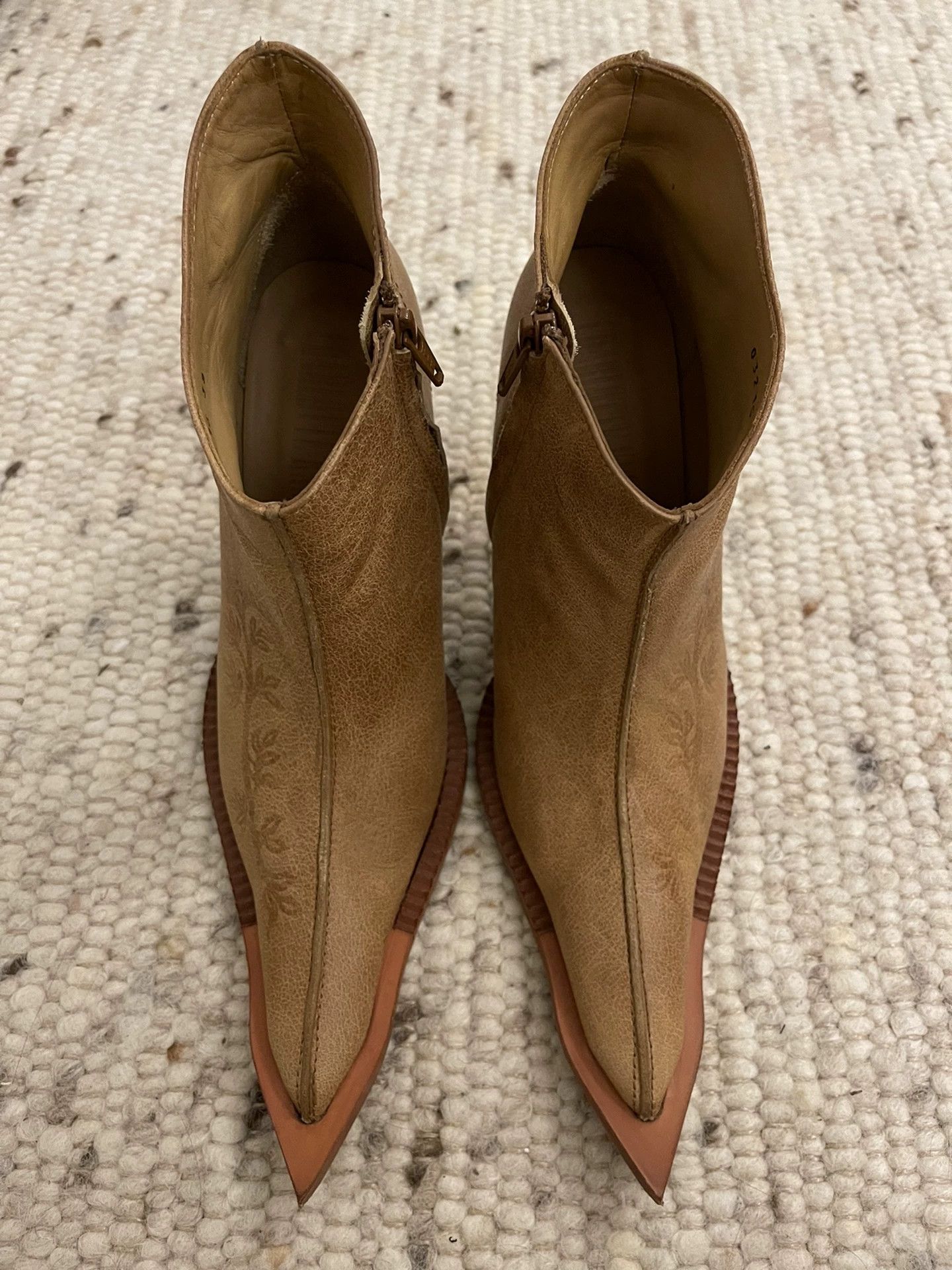 KNWLS KNWLS Carved Pointed Toe Ankle Boot 39 (worn once) Size US 8.5 / IT 38.5 - 2 Thumbnail