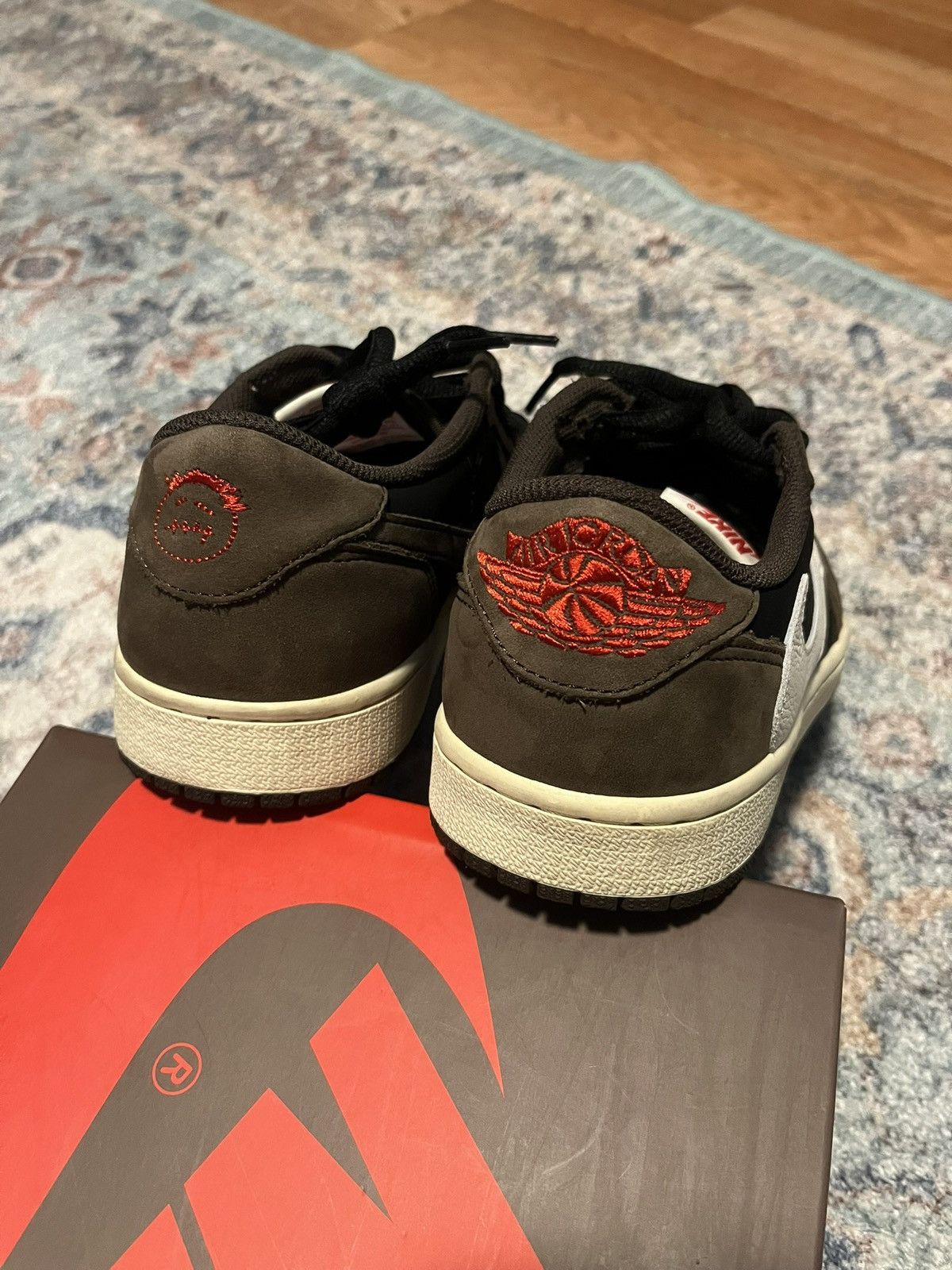 Nike × Travis Scott Travis Scott Jordan 1 Low “Mocha” Size US 8.5 / EU 41-42 - 4 Thumbnail