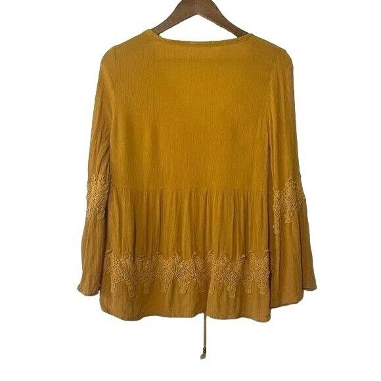 Other Taylor & Sage Women's Bell Sleeve Tie V-Neck Shirt Small Size S / US 4 / IT 40 - 2 Thumbnail