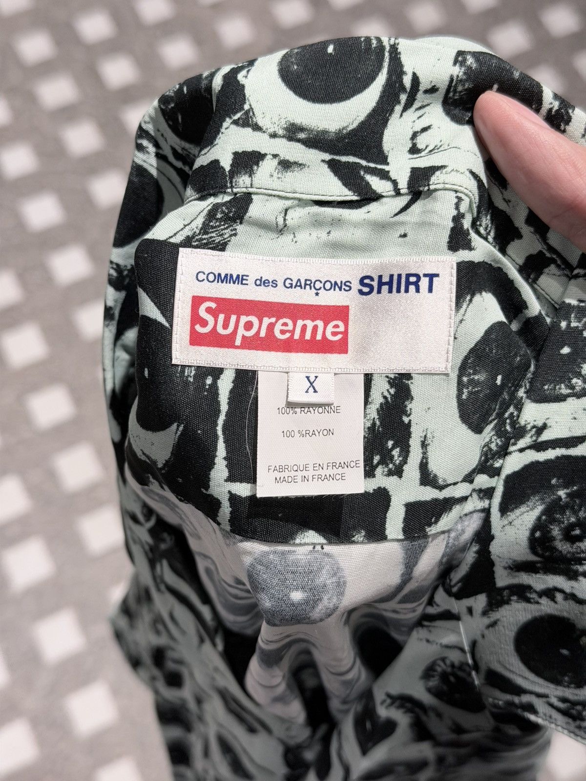 Comme des Garcons SHIRT × Supreme Eyes Rayon Shirt Size US XL / EU 56 / 4 - 2 Thumbnail