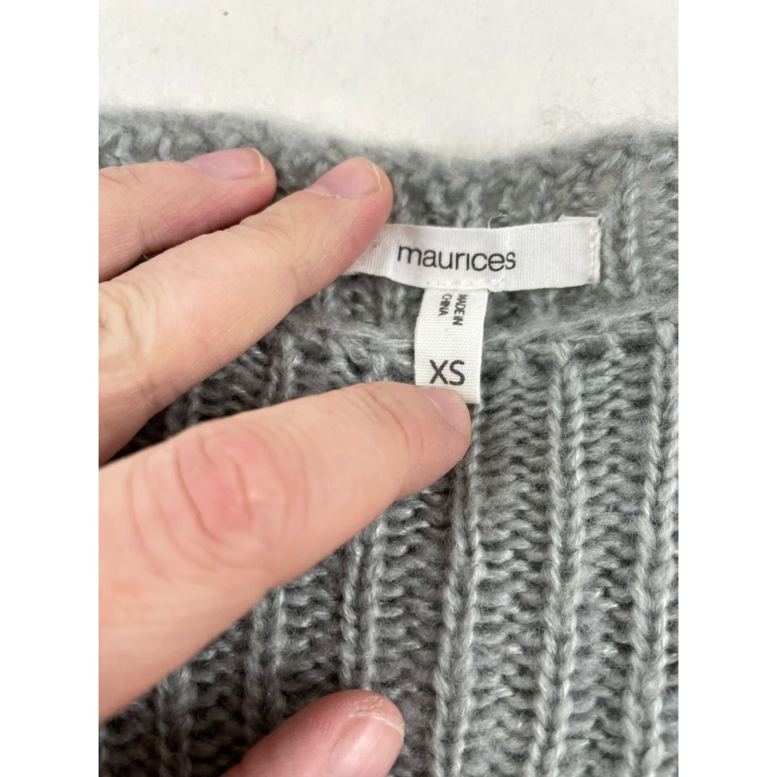 Vintage Maurices Top Women's XS Gray Striped Buttons on Shoulder Long Sleeve Knit Shirt Size XS / US 0-2 / IT 36-38 - 6 Thumbnail