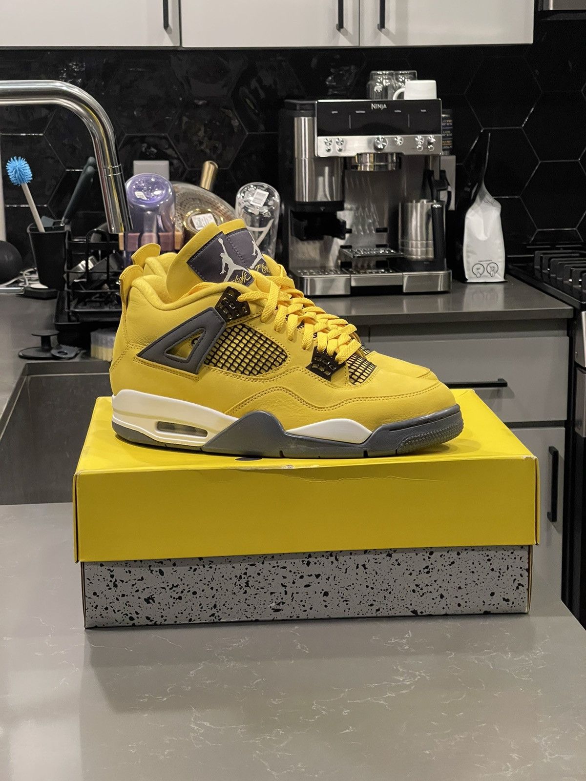 Jordan Brand Jordan 4 Retro Lightning (2021) Size US 10.5 / EU 43-44 - 1 Thumbnail