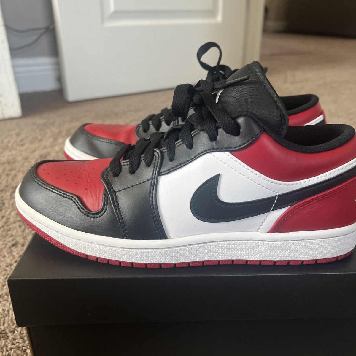 Jordan Brand Jordan 1 Low Bred Toe Size US 8 / EU 41 - 3 Thumbnail