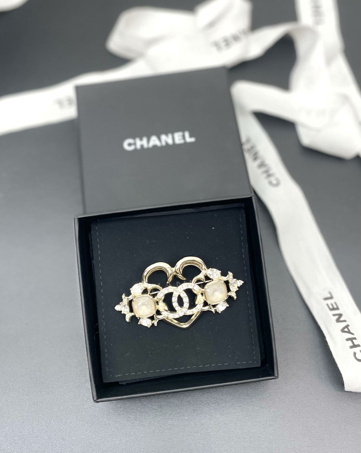 Chanel Chanel 23C Hollow Heart Diamond Brooch Size ONE SIZE - 1 Thumbnail