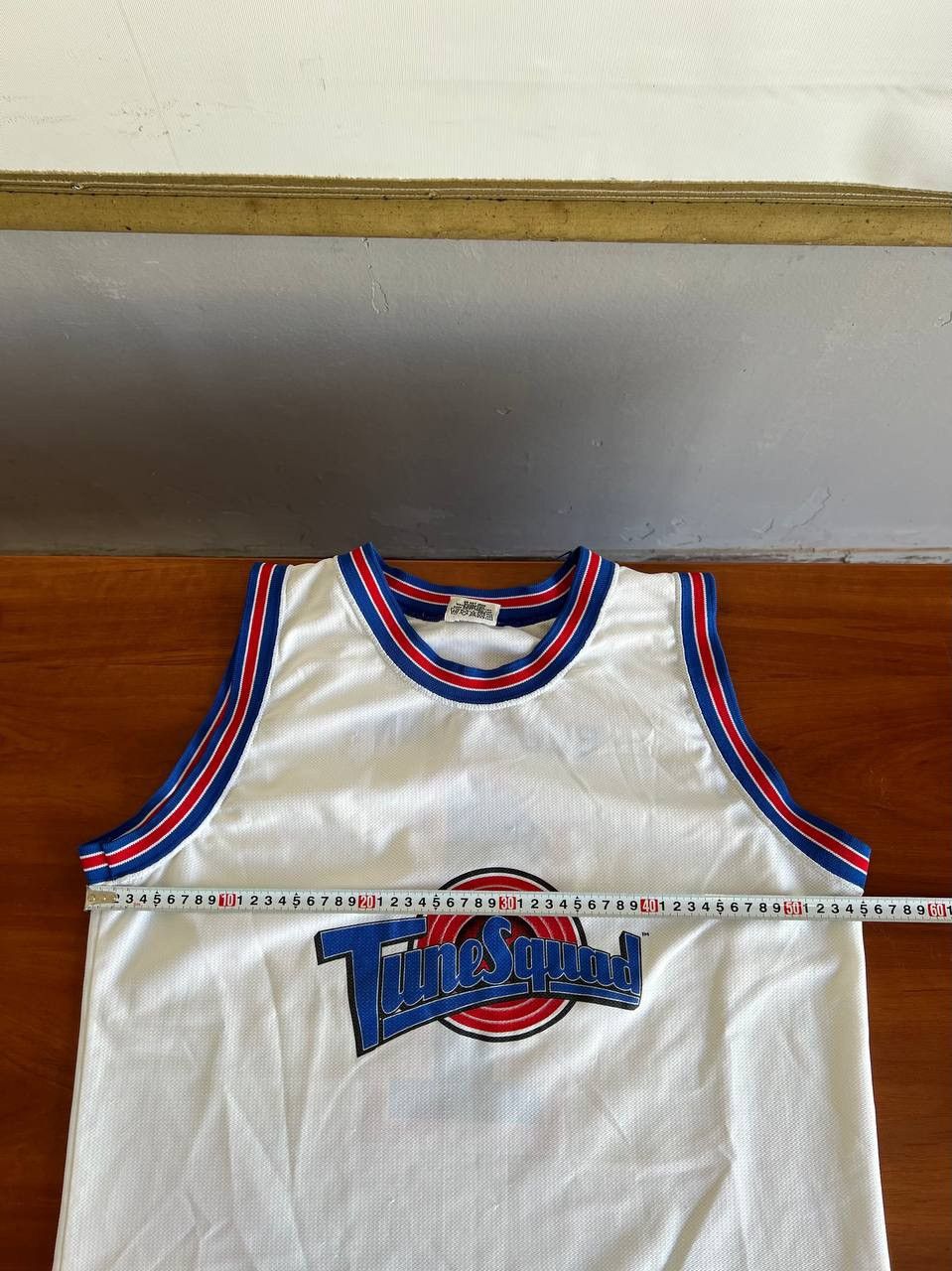 Warner Bros 1996 TUNE SQUAD #1 BUGS BUNNY NUTMEG MILL SPACE JAM JERSEY M Size US M / EU 48-50 / 2 - 17 Thumbnail