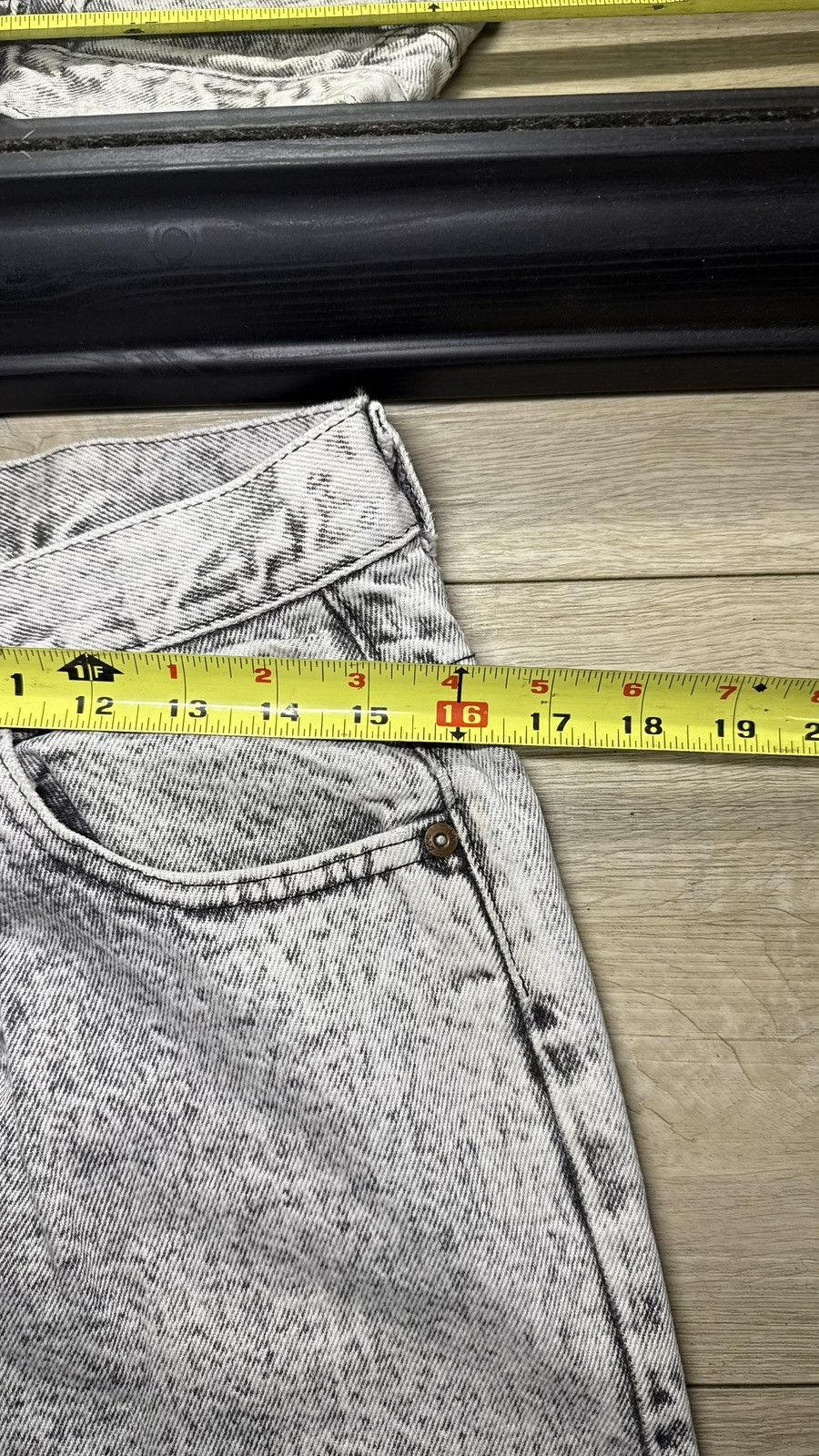 Lee Vintage 1990s Women’s Lee Acid Wash 30 x 30 Straight Denim Size 30" / US 8 / IT 44 - 4 Thumbnail