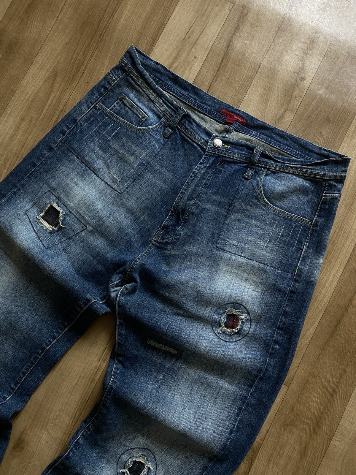 Vintage Wide-Leg Distressed Vintage Jeans Size US 37 - 3 Thumbnail