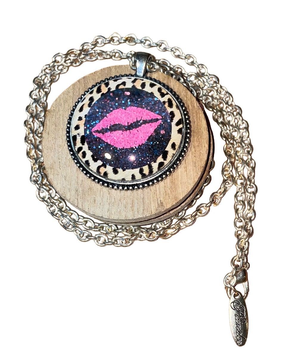 Vintage Plunder Leopard Kiss Atlas Pendant Necklace RARE Size ONE SIZE - 9 Thumbnail