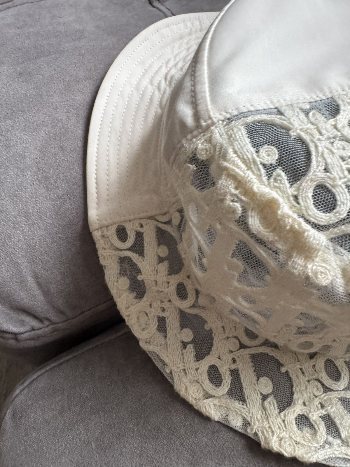 Dior DIOR bucket hat check sizes in photos and by tape measure Size ONE SIZE - 23 Thumbnail