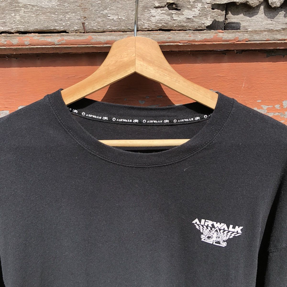 Vintage Vintage y2k Airwalk Over Saiz Tshirt Size US L / EU 52-54 / 3 - 4 Thumbnail