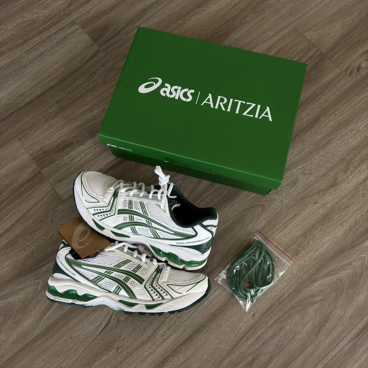 Asics ASICS x Aritzia Gel-Kayano 14 White Leprechaun/Green Size US 8.5 / EU 41-42 - 1 Thumbnail