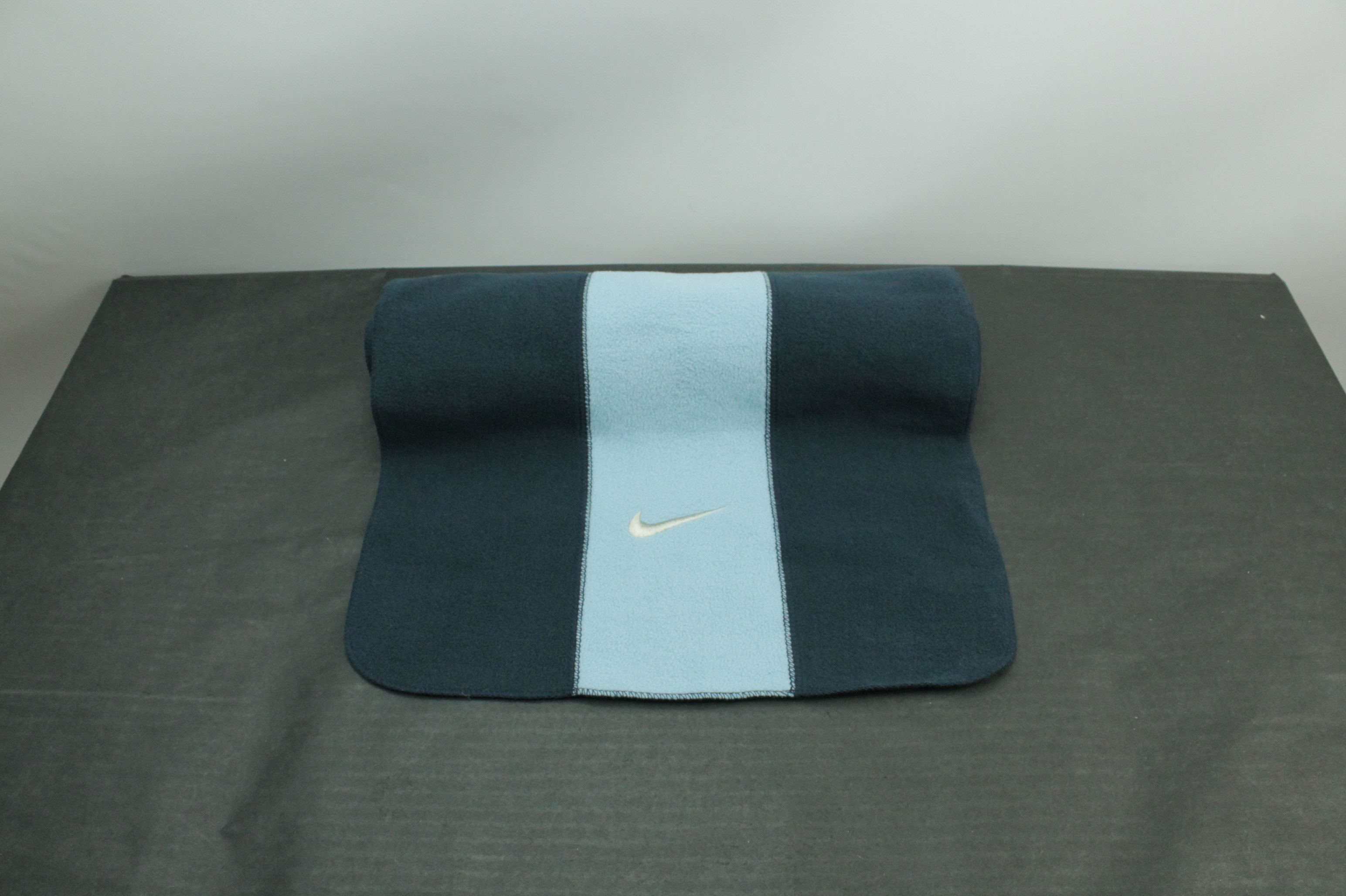 Nike Y2K Nike Fleece Scarf Embroidered Swoosh Size ONE SIZE - 2 Thumbnail