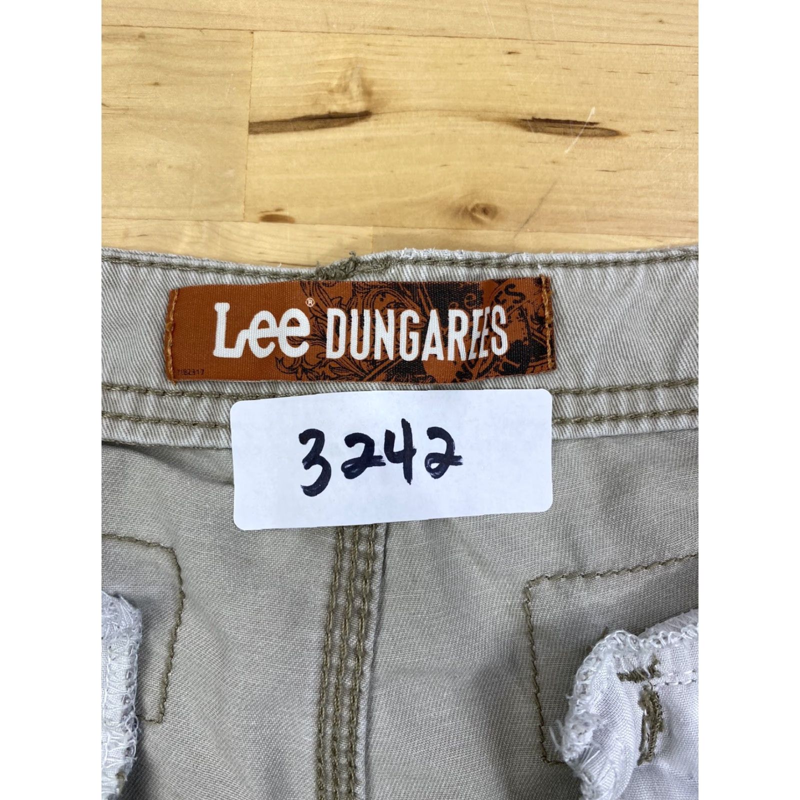 Lee Lee Cargo Shorts Beige 34 Men Regular Cotton Pockets Outdoor Casual Waist 34/34 Mens Size US 34 / EU 50 - 3 Thumbnail