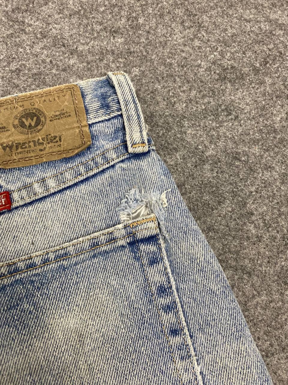 Wrangler vintage wrangler lightwash distressed denim Size US 37 - 4 Thumbnail
