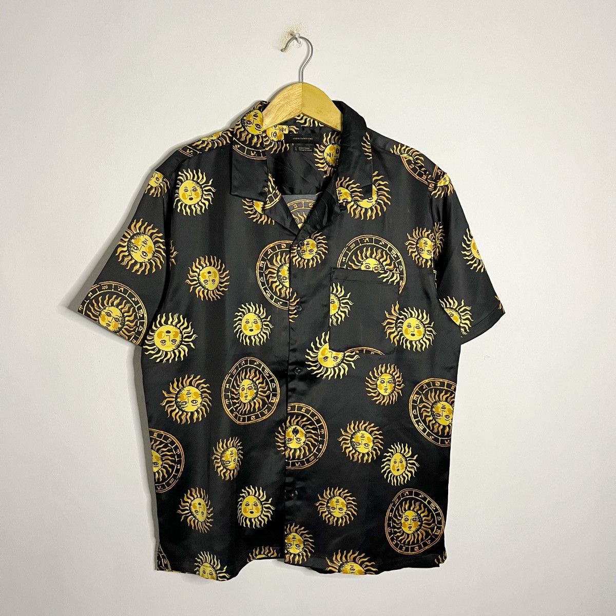 Urban Outfitters Urban Outfitters Celestial Sun & Moon Campcollar Shirt Size US L / EU 52-54 / 3 - 1 Thumbnail