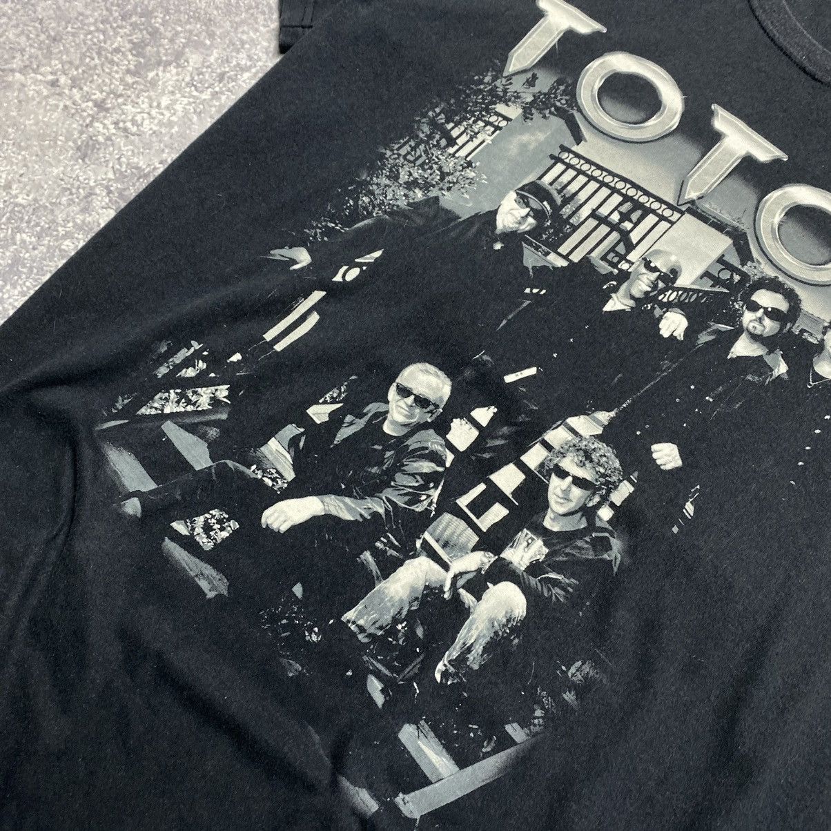 Band Tees Vintage Toto 2012 Europe Tour rock band tee Size US L / EU 52-54 / 3 - 7 Thumbnail