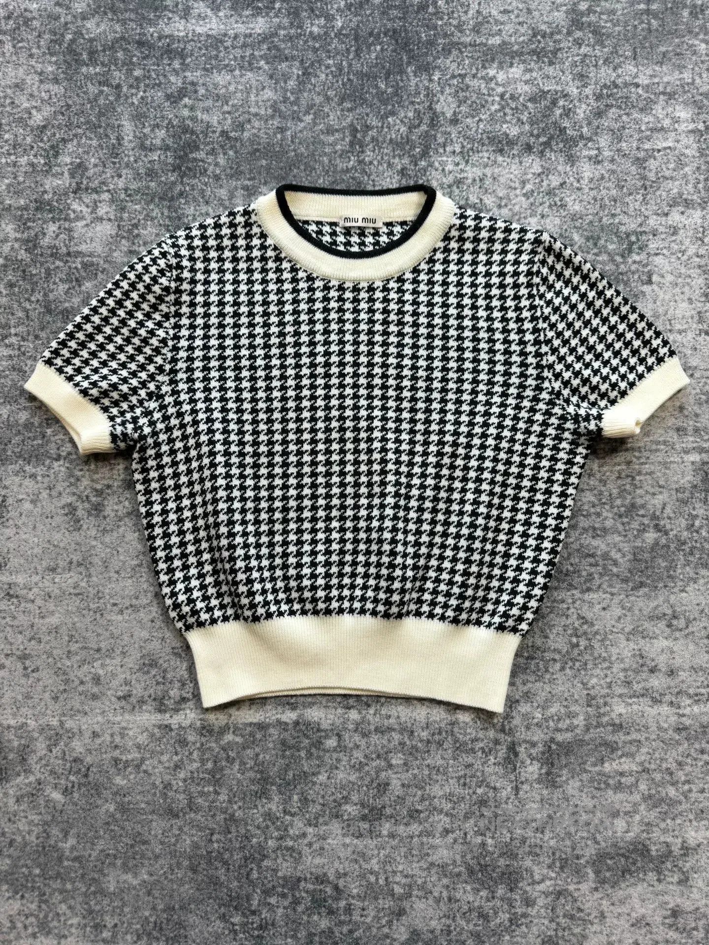 Miu Miu miu miu black and white houndstooth knit top. Size S / US 4 / IT 40 - 1 Thumbnail