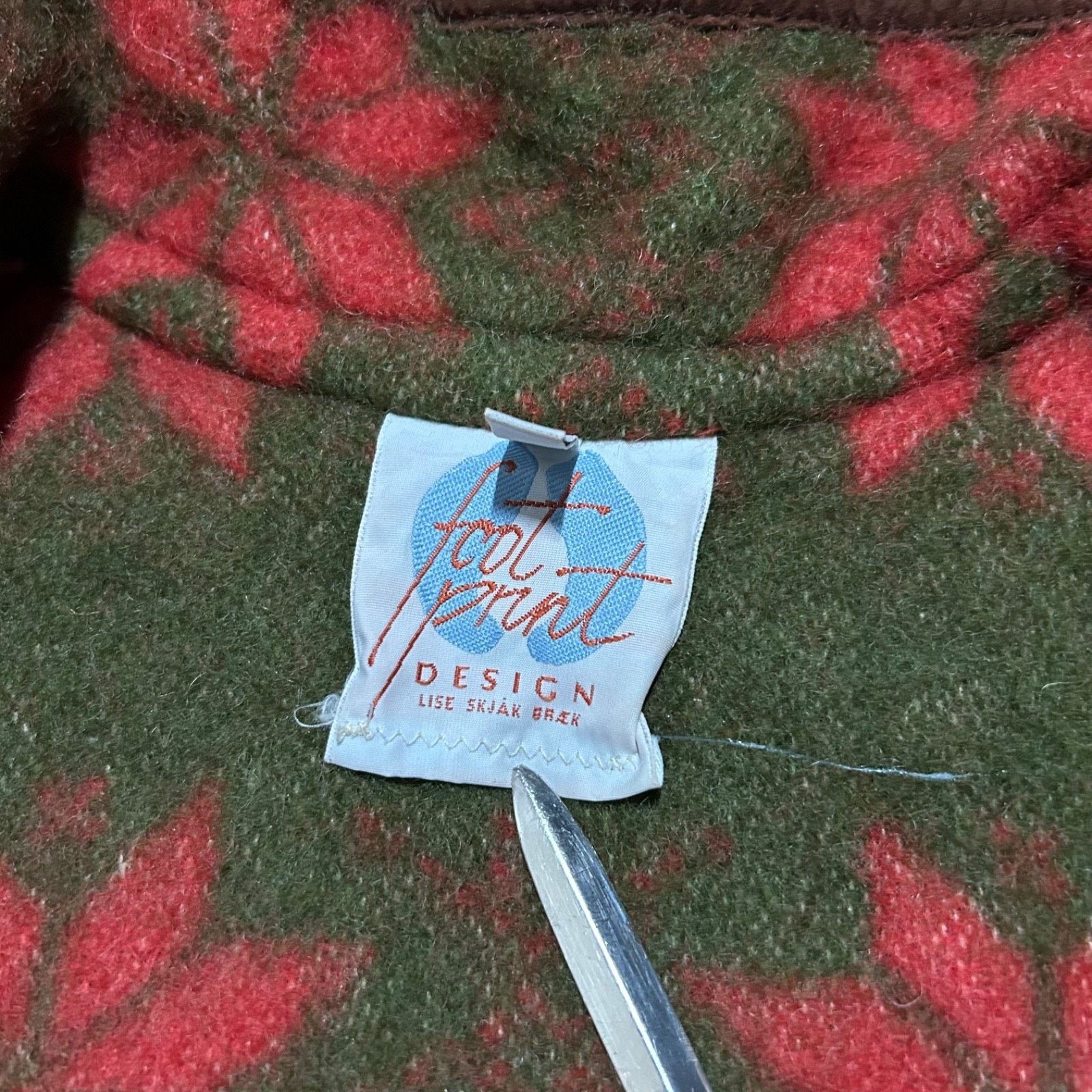 Vintage Vintage Norwegian Wool Vest Sleeveless Jacket Red Medium Size M / US 6-8 / IT 42-44 - 2 Thumbnail